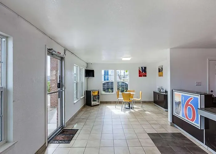 Hotel 6 Worth - Northside *