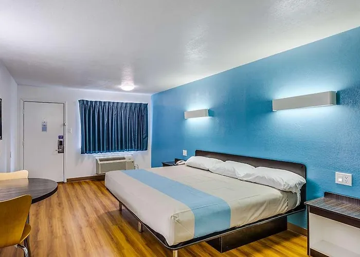 Hotel 6 Worth - Northside Fort Worth