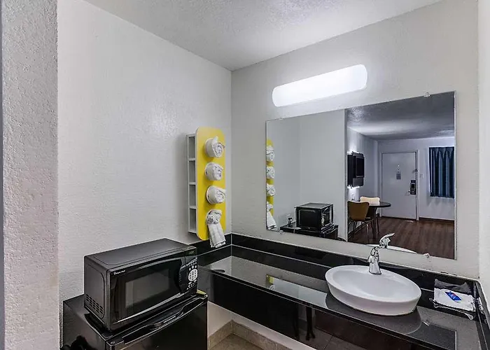 Hotel 6 Worth - Northside