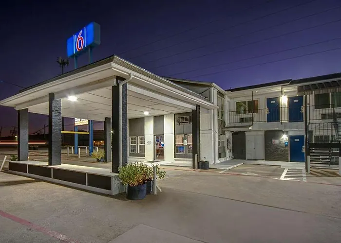 6 Worth - Northside Hotel