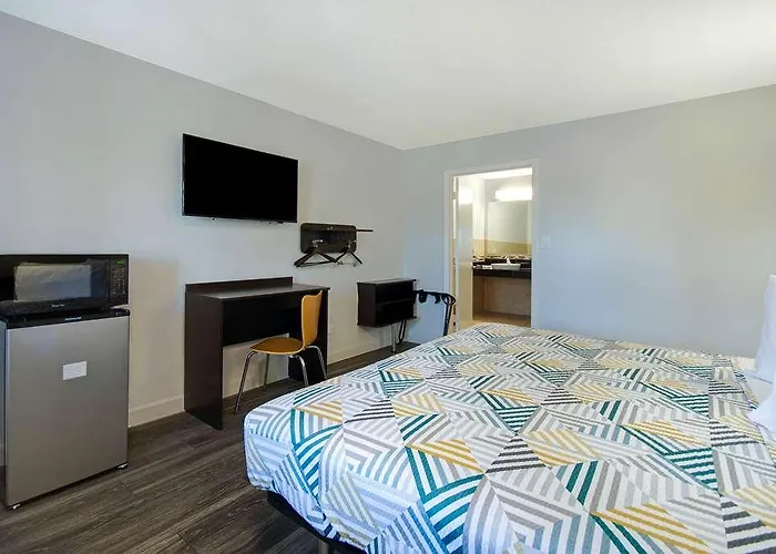 Hotel 6 Worth - Northside Fort Worth