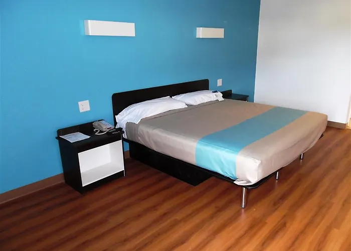 6 Worth - Northside Hotel *