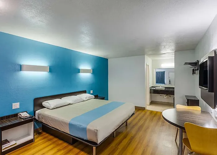 Hotel 6 Worth - Northside